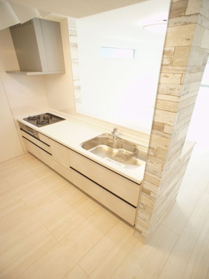 【キッチン】 | 緑町2期 | システムキッチン3口コンロ付きです(^^♪