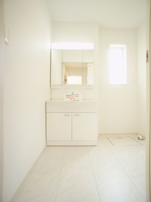 【独立洗面台】 | 緑町2期 | 洗髪洗面化粧台・洗濯機置き場があります♪