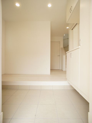 【玄関】 | 緑町2期 | シューズボックスが付いています♪