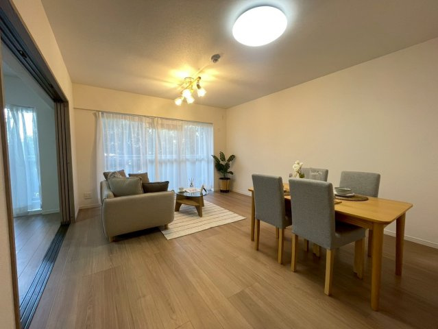 【居間・リビング】コープヒルズ美桜 