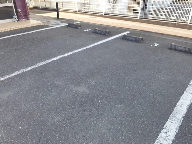 サンセールの駐車場