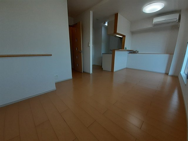 アンソレイエ飾磨　Ⅱ番館の居間・リビング