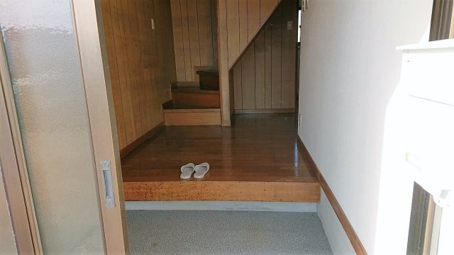 田中貸家の玄関