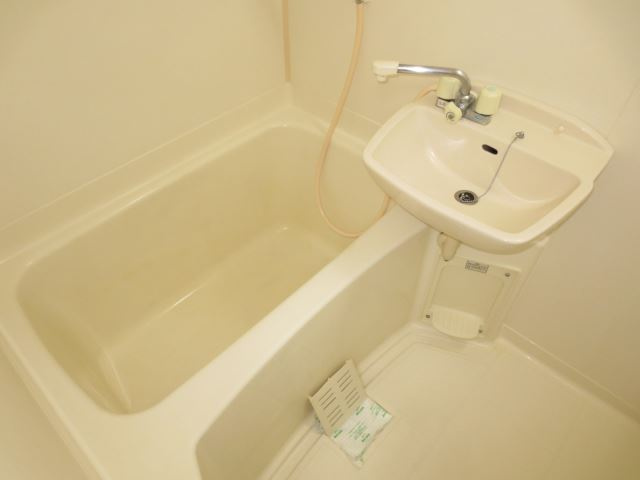 フレグランス壱番館の浴室