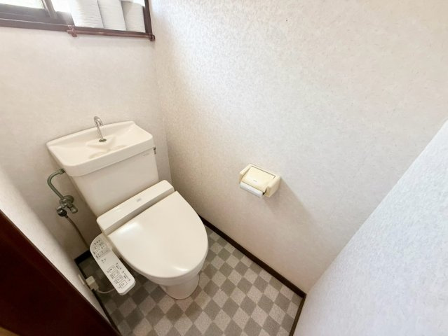 銚子市内浜町　中古戸建のトイレ