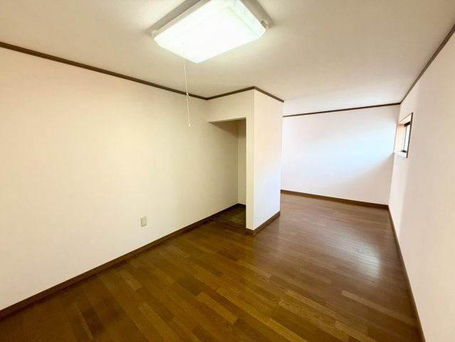 銚子市内浜町　中古戸建の洋室