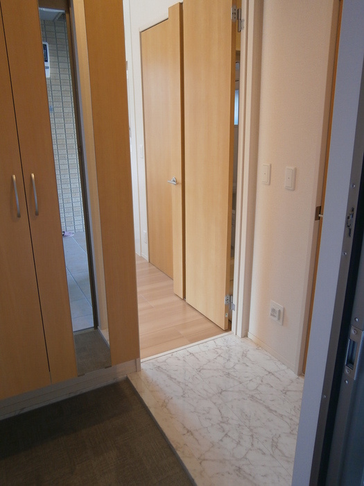 ボナールTOMO A棟の玄関|102 玄関内側