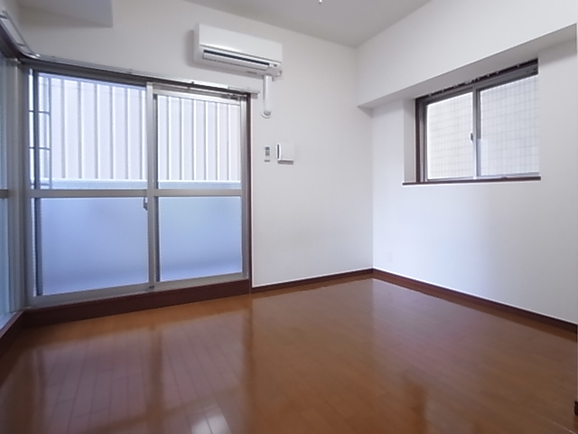 神戸市兵庫区塚本通６丁目の賃貸マンションの居間・リビング