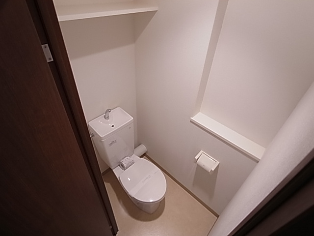 神戸市兵庫区塚本通６丁目の賃貸マンションのトイレ