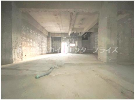 ウイングコート南栄の駐車場