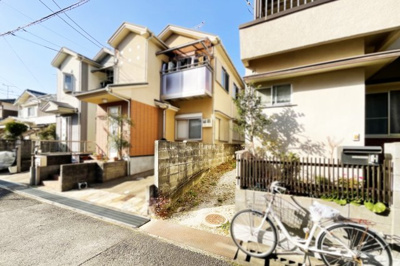 【前面道路含む現地写真】 | 城陽市寺田尺後　土地 | コンビニ《ファミリーマート 城陽寺田店》・スーパー《ライフ寺田店》徒歩9分
