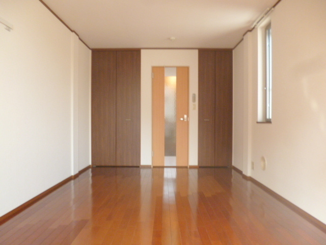 ドミールＴの居間・リビング|★キレイなフローリングのお部屋です★