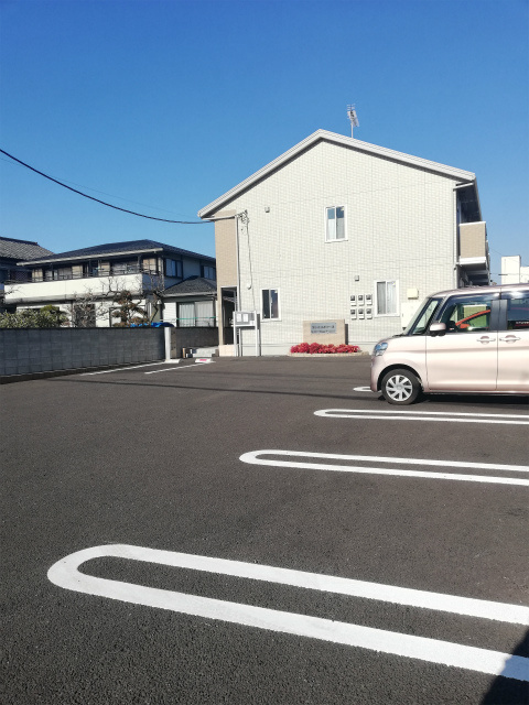 サンエスポワールの駐車場