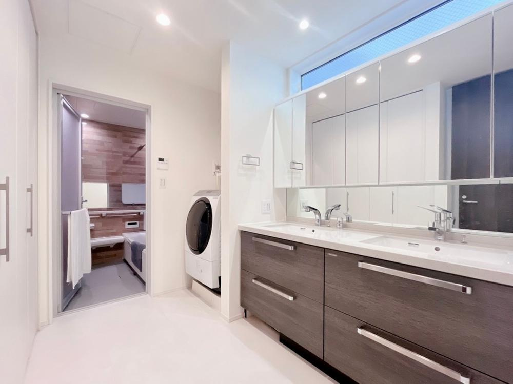 目黒区上目黒　中古戸建の独立洗面台