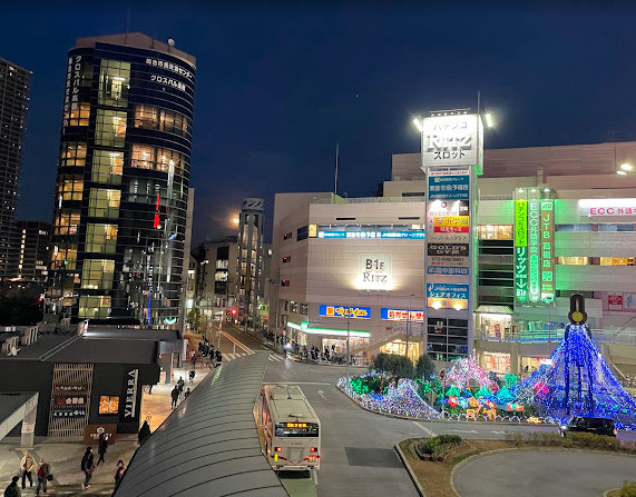 グリーンプラザ３号館の外観|冬にはイルミネーション★