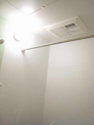 【浴室】 | ＬＯＶＩＥ文京音羽 | 浴室乾燥機つきで雨の日にこちらで洗濯ものが干せます。