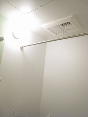 【浴室】 | ＬＯＶＩＥ文京音羽 | 浴室乾燥機つきで雨の日にこちらで洗濯ものが干せます。