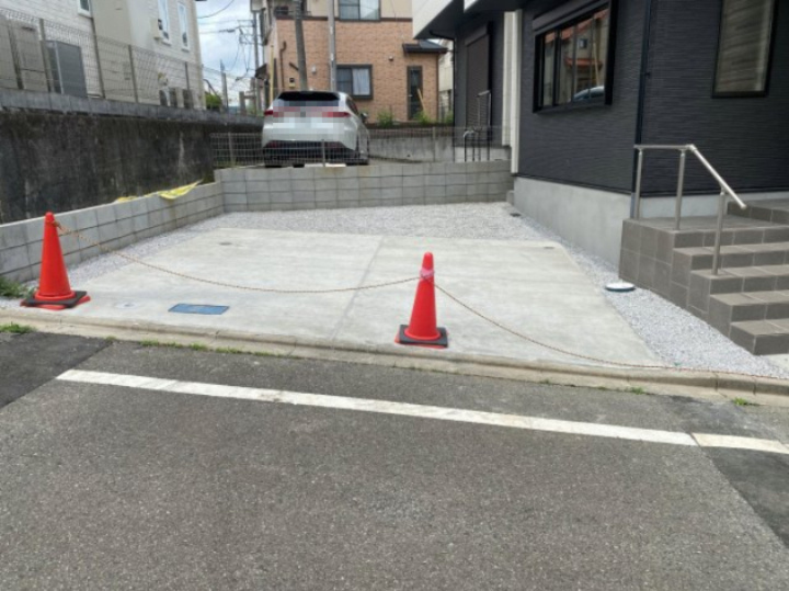 祝：成約済み　八王子市　小比企町　新築戸建て　３期の駐車場|～仲介手数料無料☆八王子ひなた不動産～　八王子市小比企町　新築戸建て