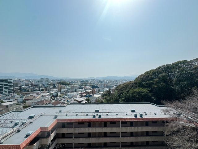 【展望】 | ライオンズマンション長丘ガーデン2番館 | 部屋からダイレクトに緑です。山です。福岡市南区で、これは贅沢だともいえます。