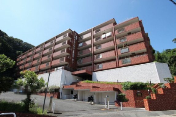 【外観】 | ライオンズマンション長丘ガーデン2番館 | 青空にも夕焼けにも映える、そんなたたずまい。ここで新生活スタートさせてみませんか♪