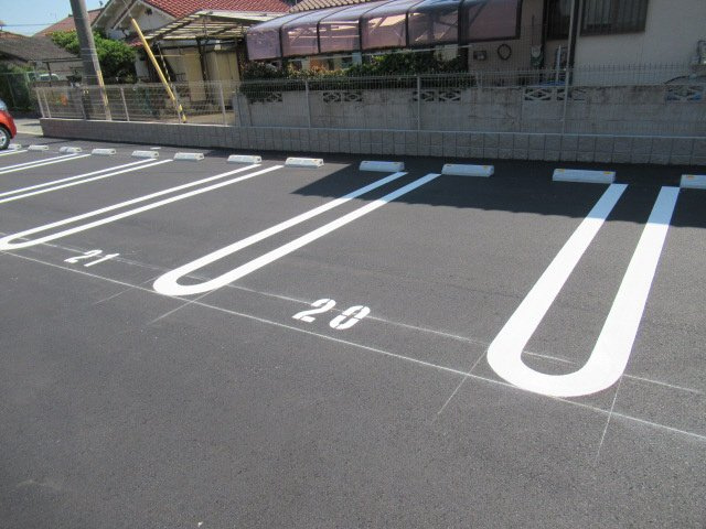 クレシアⅢの駐車場