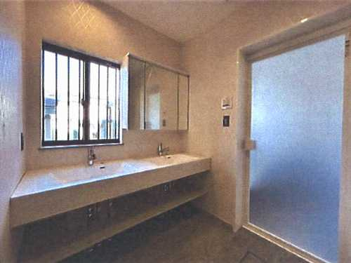 鎌倉市笛田6丁目　フルリノベーショ中古戸建の独立洗面台