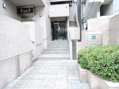 【エントランス】 | カインドステージ横浜台町 | エントランス部分です。