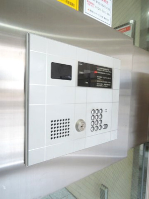 【防犯設備】 | カインドステージ横浜台町 | オートロック完備で防犯面も安心です。