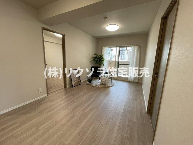 ダイアパレス香里園ブライトスクエアの居間・リビング|リビング13.3帖
■物件内覧・資金計画相談・住宅ローン相談、リフォーム相談、お問合せ受付中■
※当日・翌日のご内覧、ご相談はお電話でのお問合せがスムーズです！