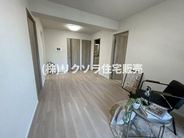 ダイアパレス香里園ブライトスクエアの居間・リビング|リビング13.3帖
■物件内覧・資金計画相談・住宅ローン相談、リフォーム相談、お問合せ受付中■
※当日・翌日のご内覧、ご相談はお電話でのお問合せがスムーズです！