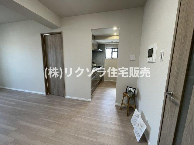 ダイアパレス香里園ブライトスクエアのダイニング|リビング13.3帖
■物件内覧・資金計画相談・住宅ローン相談、リフォーム相談、お問合せ受付中■
※当日・翌日のご内覧、ご相談はお電話でのお問合せがスムーズです！