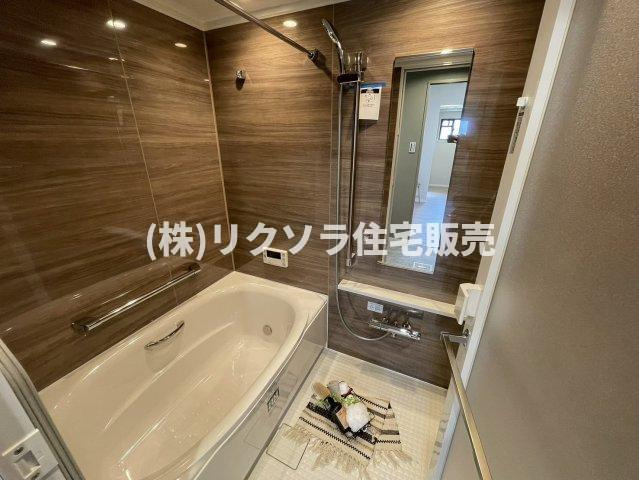 ダイアパレス香里園ブライトスクエアの浴室|浴室乾燥機付き
■物件内覧・資金計画相談・住宅ローン相談、リフォーム相談、お問合せ受付中■
※当日・翌日のご内覧、ご相談はお電話でのお問合せがスムーズです！