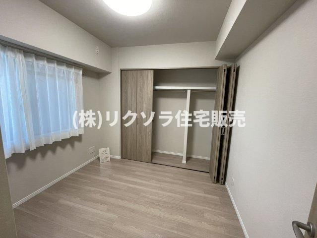 ダイアパレス香里園ブライトスクエアの洋室|洋室4.5帖　クローゼット付き
■物件内覧・資金計画相談・住宅ローン相談、リフォーム相談、お問合せ受付中■
※当日・翌日のご内覧、ご相談はお電話でのお問合せがスムーズです！