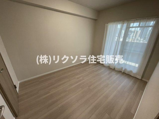 ダイアパレス香里園ブライトスクエアの子供部屋|洋室6.0帖　ウォークインクローゼット付き
■物件内覧・資金計画相談・住宅ローン相談、リフォーム相談、お問合せ受付中■
※当日・翌日のご内覧、ご相談はお電話でのお問合せがスムーズです！