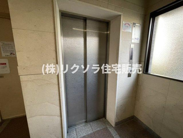 ダイアパレス香里園ブライトスクエアのその他共用部分|エレベーター1基
■物件内覧・資金計画相談・住宅ローン相談、リフォーム相談、お問合せ受付中■
※当日・翌日のご内覧、ご相談はお電話でのお問合せがスムーズです！