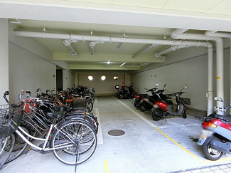 【駐車場】