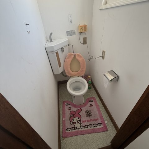 室蘭市八丁平3丁目39-14戸建のトイレ