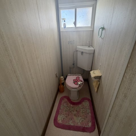 室蘭市八丁平3丁目39-14戸建のトイレ