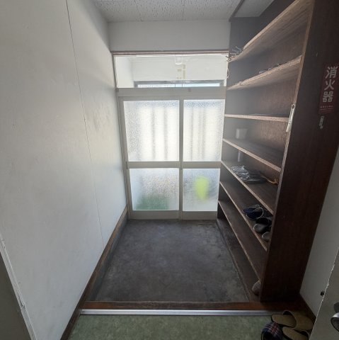 室蘭市八丁平3丁目39-14戸建の玄関