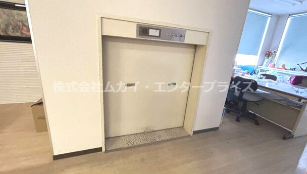 奈良県天理市　貸店舗の内装|明るい色調の室内です