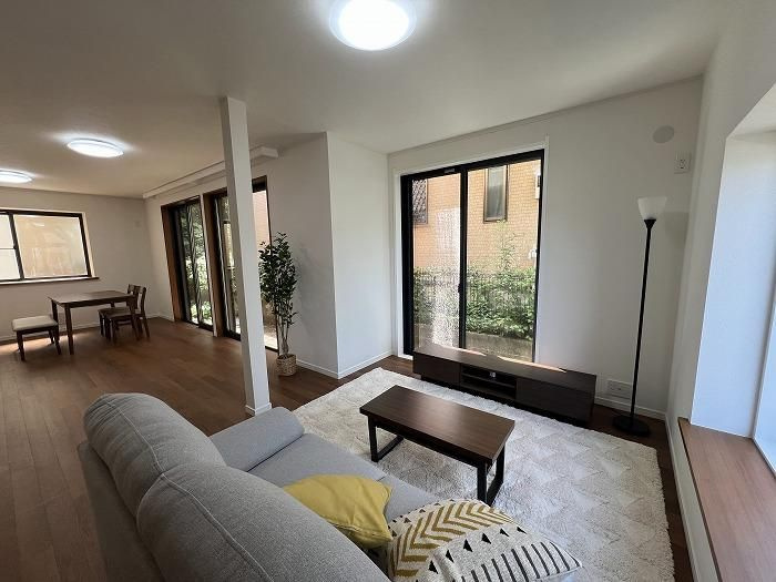 多摩市連光寺６丁目の中古一戸建の居間・リビング