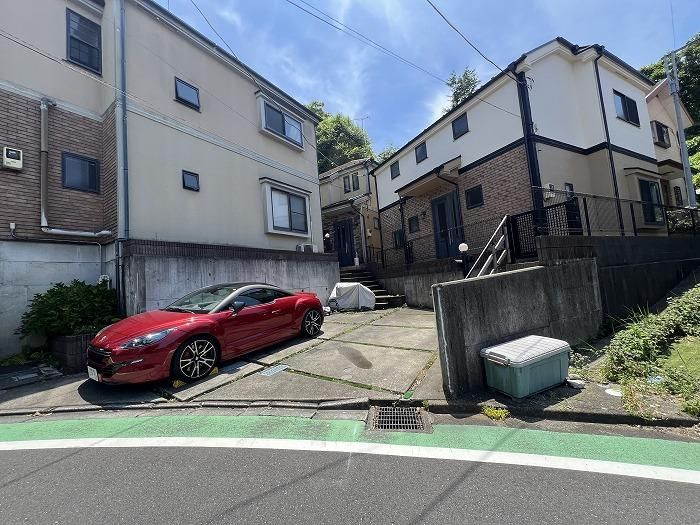 多摩市連光寺６丁目の中古一戸建の駐車場