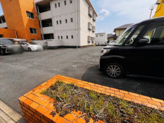 松福園ハイツの駐車場