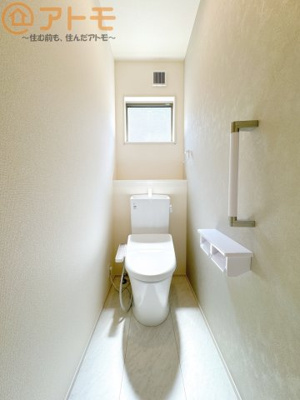 【トイレ】 | 焼津市利右衛門3期　新築戸建　3号棟 | 窓もあって換気もしっかりできる清潔感のあるトイレです♪
