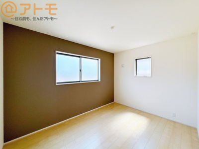 【寝室】 | 焼津市利右衛門3期　新築戸建　3号棟 | アクセントクロスが印象的なお部屋です。お気に入りの家具に囲まれてゆったり過ごしたいですね♪