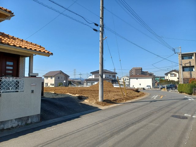 東松山市大字上野本　売地の前面道路含む現地写真