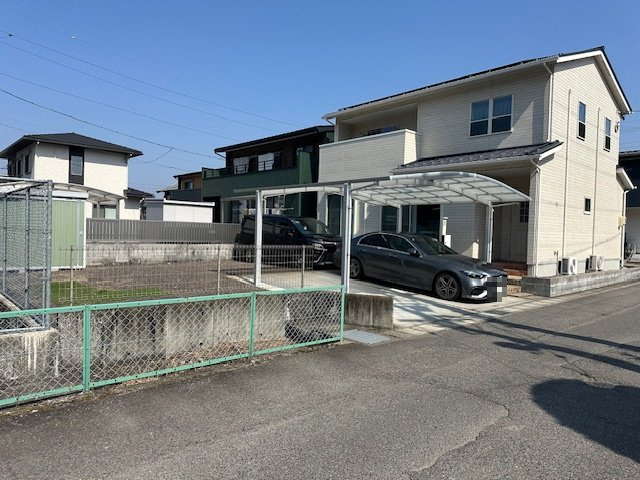 中古住宅　倉知の前面道路含む現地写真