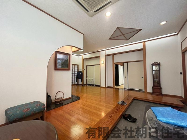 【玄関】 | 玉湯町玉造中古戸建 | 落ち着いた玄関です