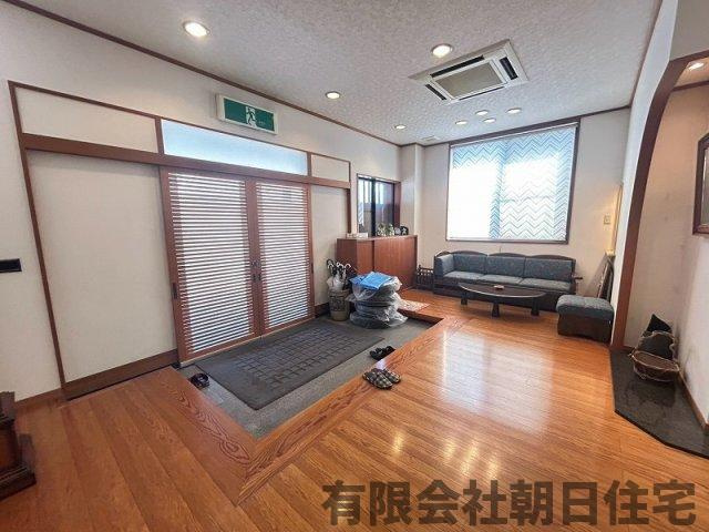 【玄関】 | 玉湯町玉造中古戸建 | ゆったりとした玄関です