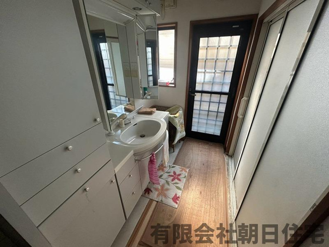 【脱衣所】 | 玉湯町玉造中古戸建 | ゆったりスペースです